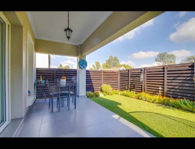 4 BEDROOM TOWNHOUSE FOR SALE IN HELDERFONTEIN ESTATE